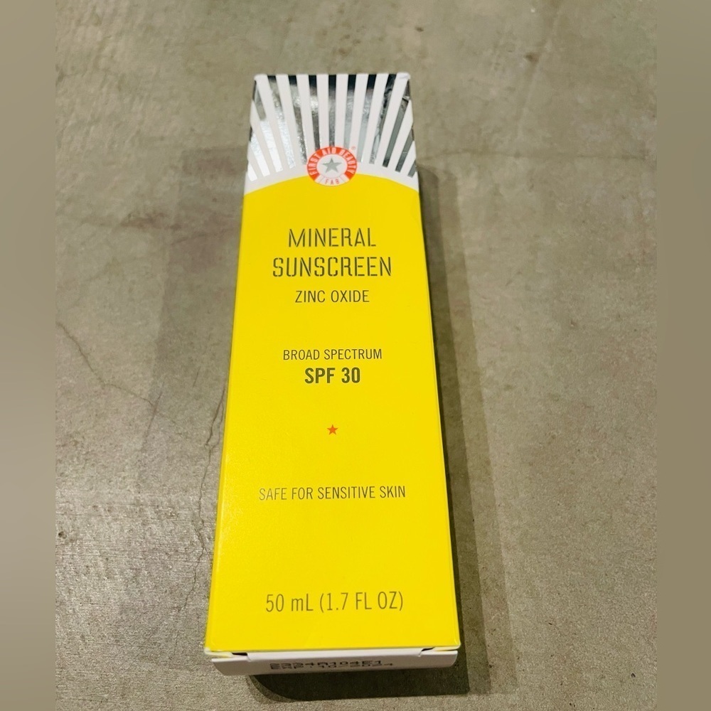 First Aid Beauty Mineral Sunscreen Zinc Oxide, Broad Spectrum, SPF 30 BN in box!
